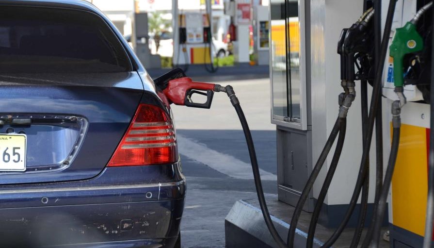 Gobierno mantiene sin cambios precios de combustibles