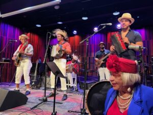 El artista e ideólogo de esta producción, Fermín Ceballos ofrece una muestra del contagioso merengue de la República Dominicana en una noche que quedó para la historia en New Orleans.