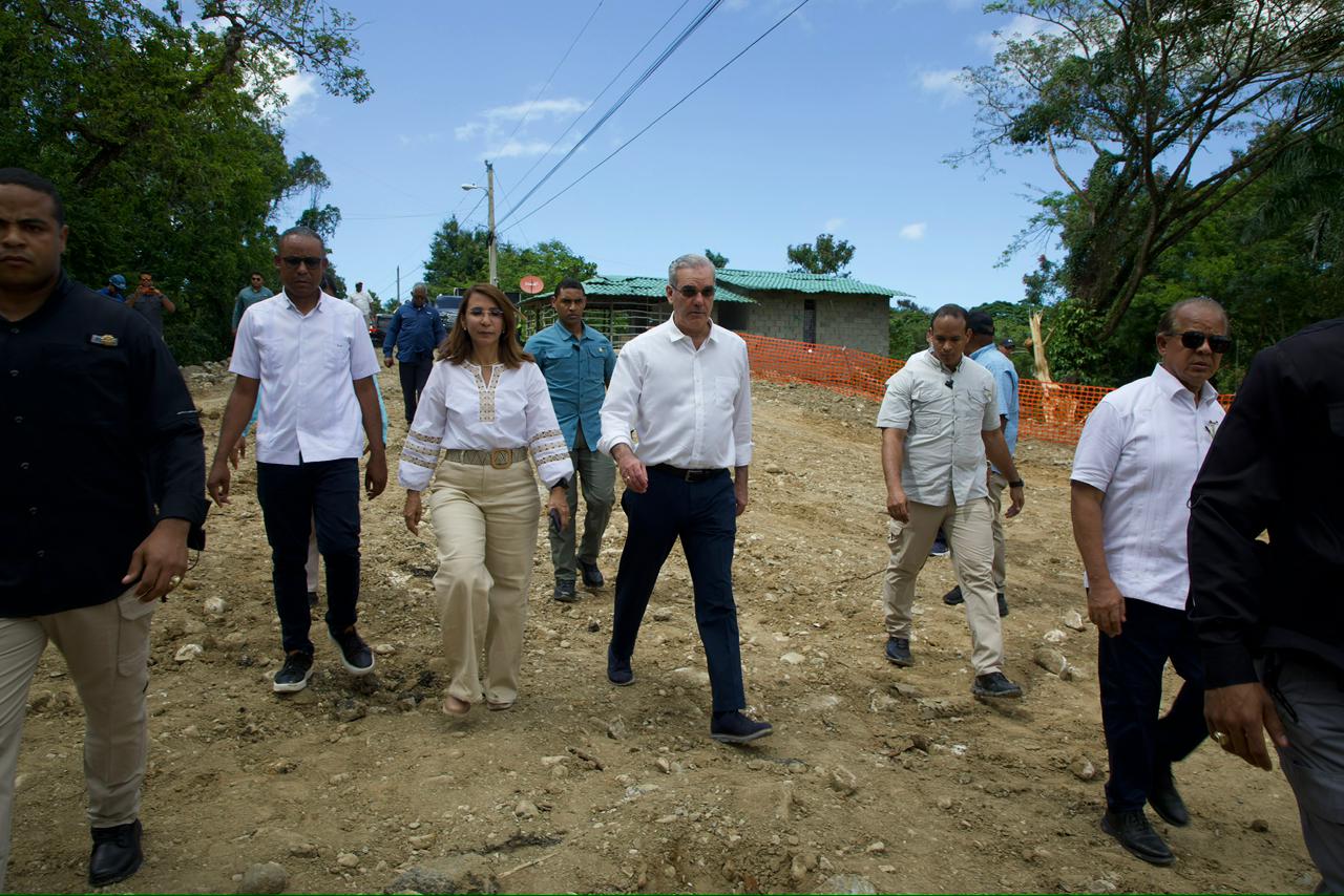 Presidente Abinader anuncia construcción de 112 apartamentos para afectados por las lluvias en Puerto Plata