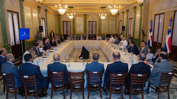 Sector productivo y empresarios se comprometen garantizar abastecimiento en reunión con el gobierno